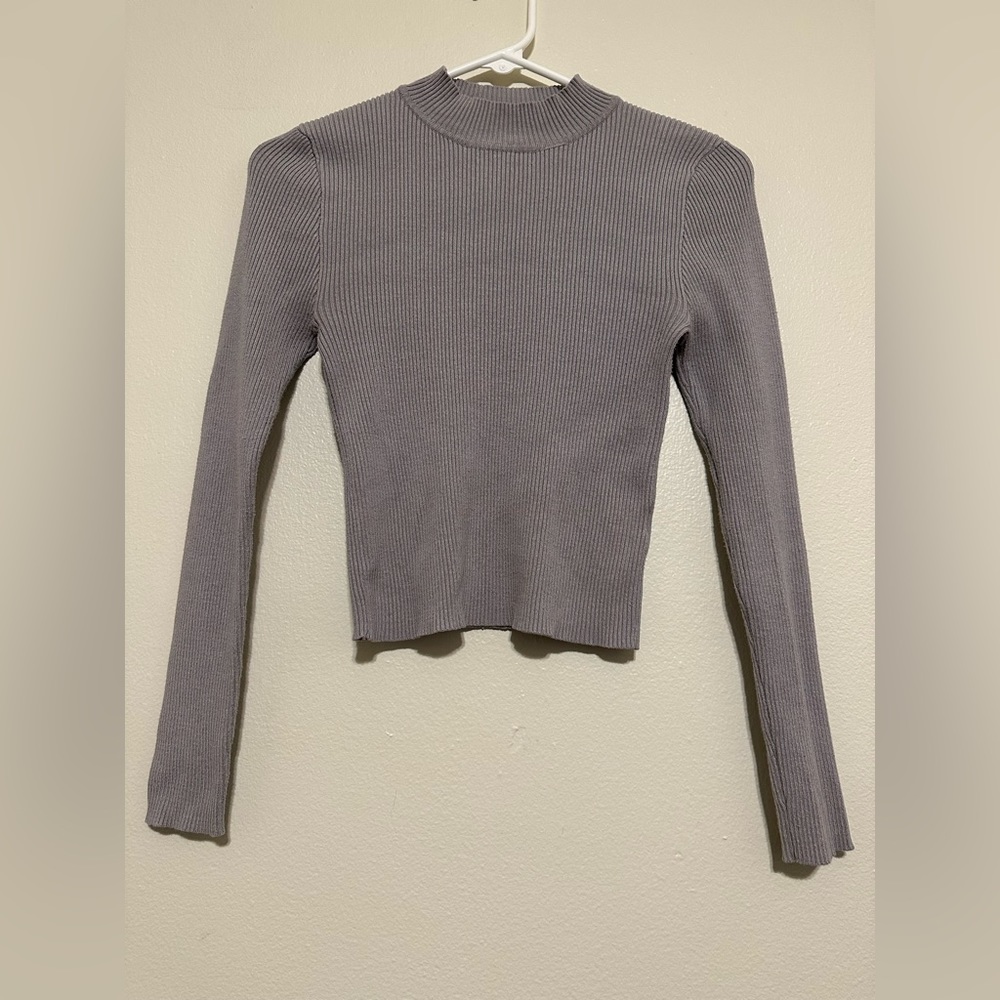 Forever 21 cropped sweater size medium